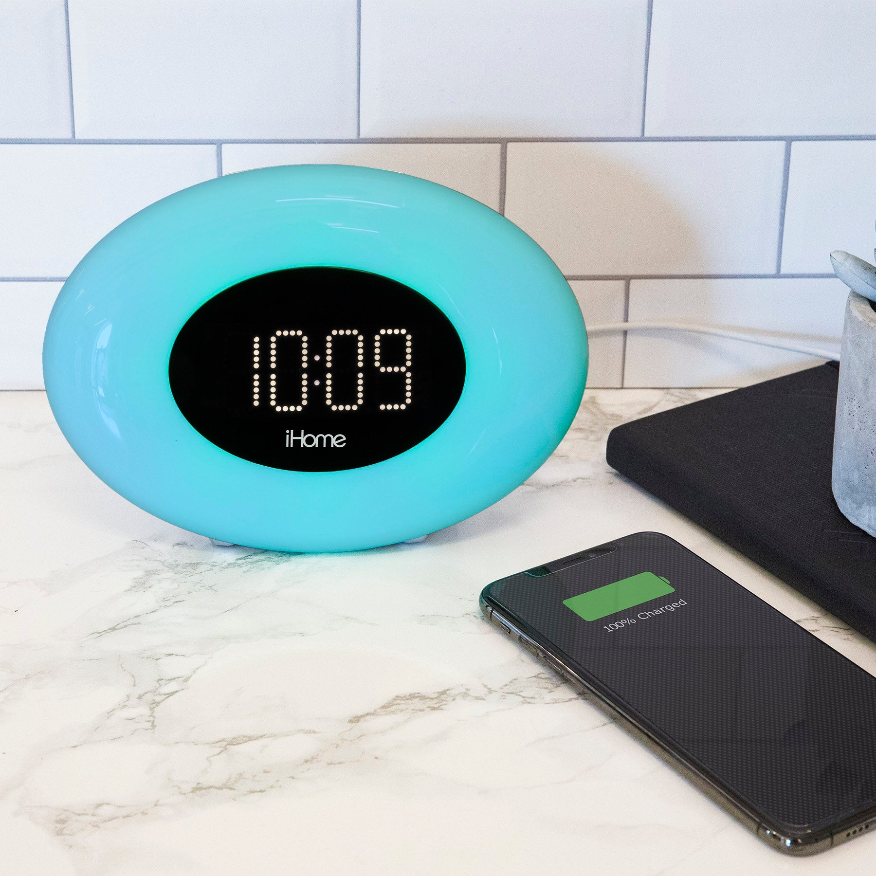 Color Changing Lamp Clock Radio with USB Charging (iM30)
