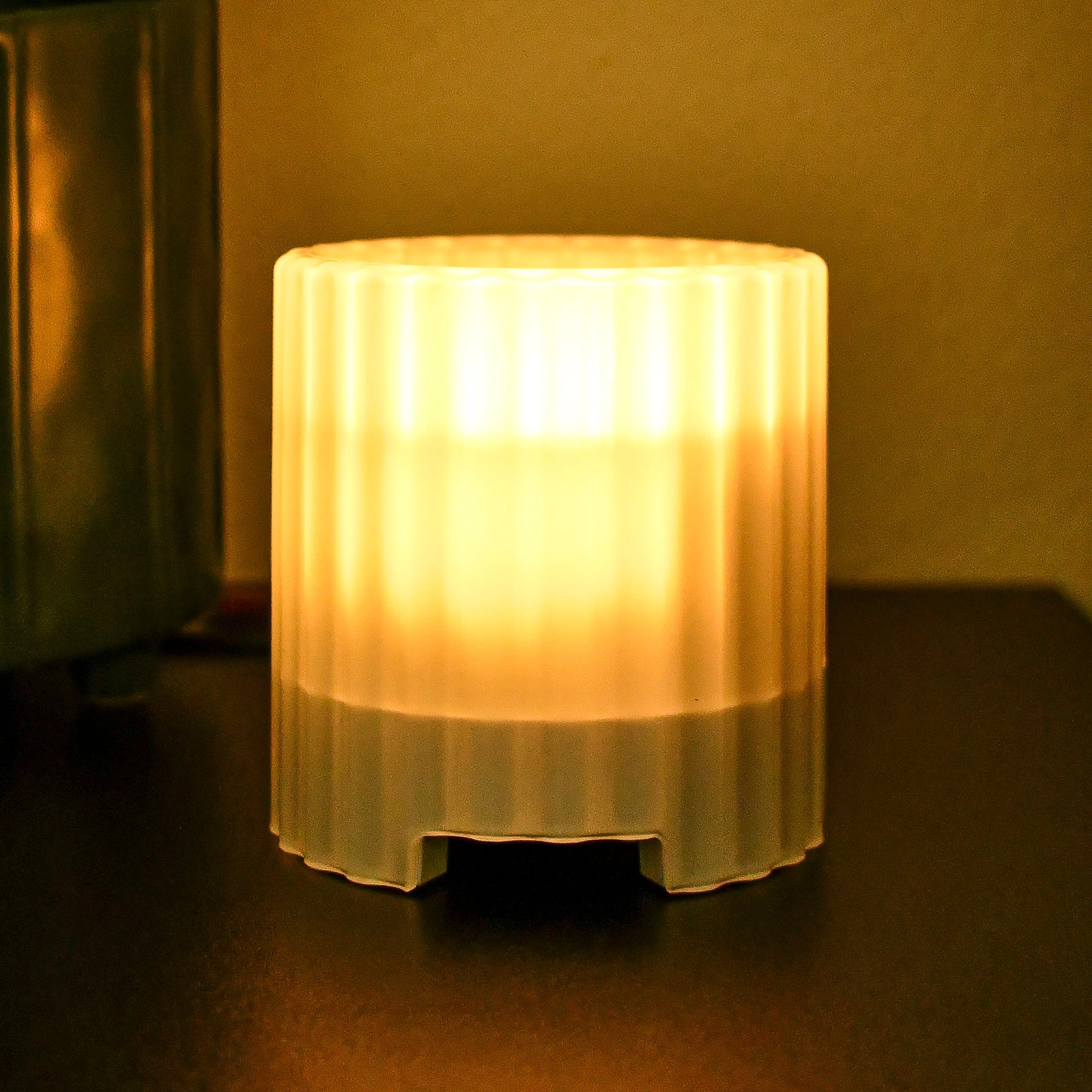 Flameless Candle with Bluetooth Speaker, LED Candle with Rechargeable Battery (iBT100) - ihomedotcom